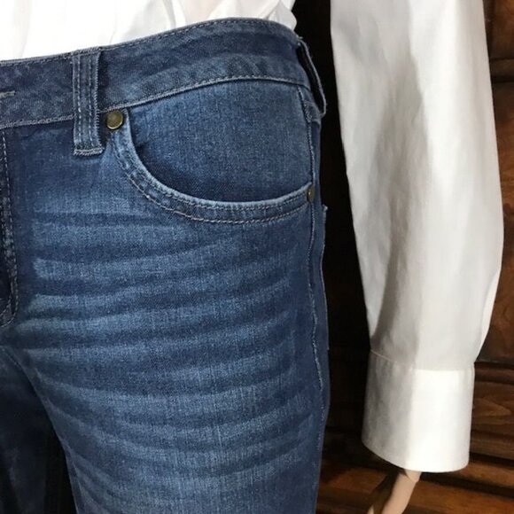 NWOT G.I.L.I. Mid Wash Side Slit Dropped Raw Edge Bootcut Stretch Jean - Picture 9 of 12